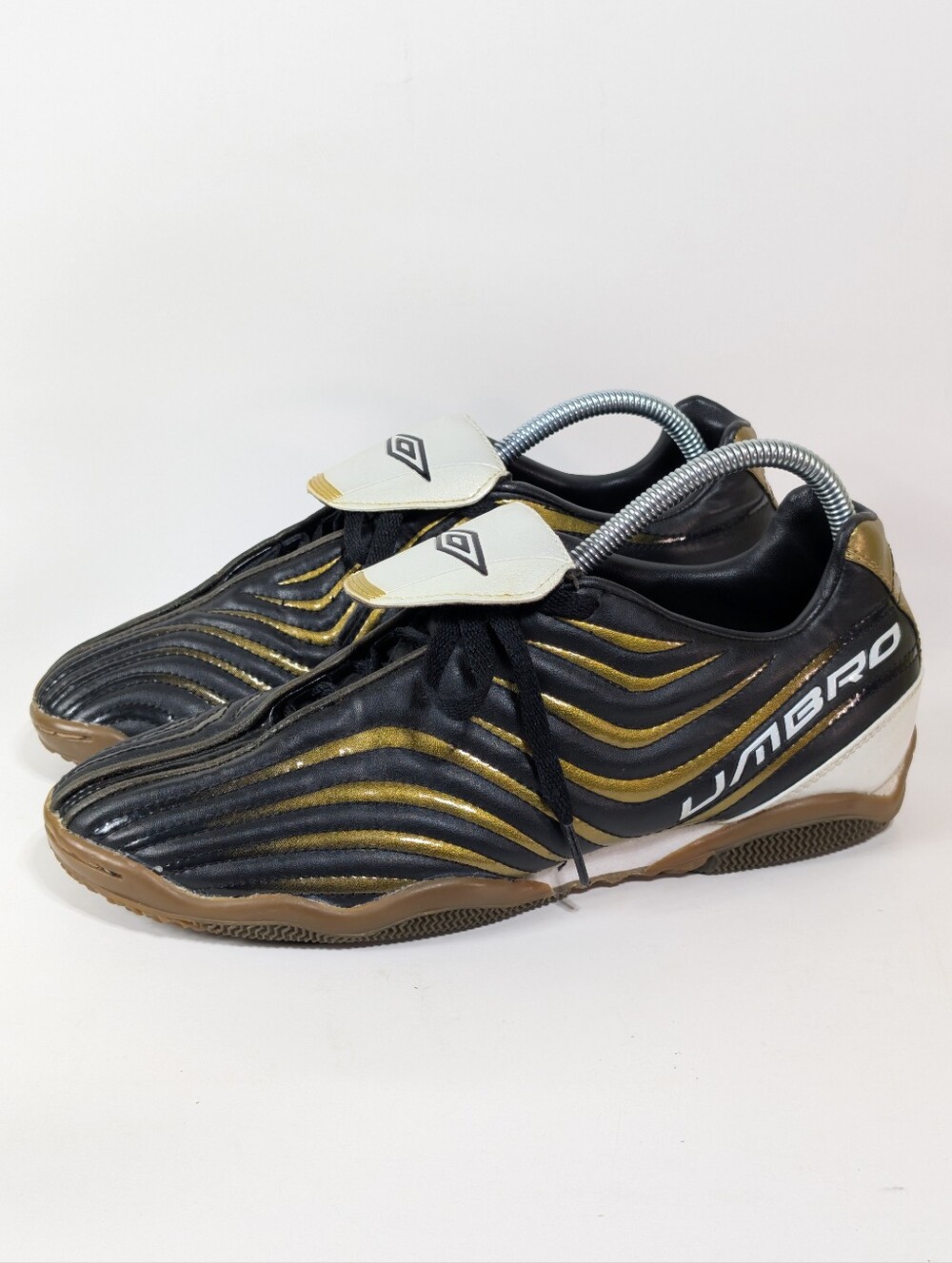 Umbro Etienne 2 Men’s Size 9 Black Gold Turf Soccer Shoes Sneakers Futbol Boots